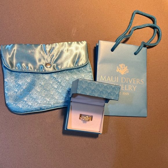 MAUI DIVERS Gold & Diamond Ring - Picture 15 of 17